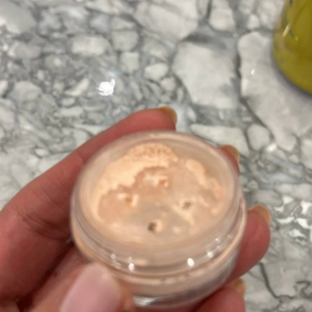 Laura Mercier Translucent Loose Setting Powder and a bare Minerals mineral Veil